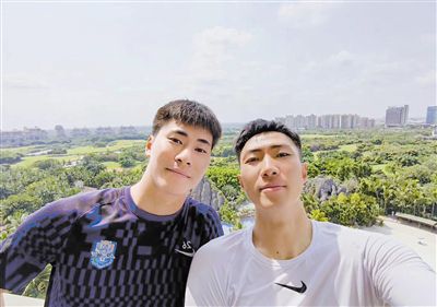 神圣的修女和黄色内裤