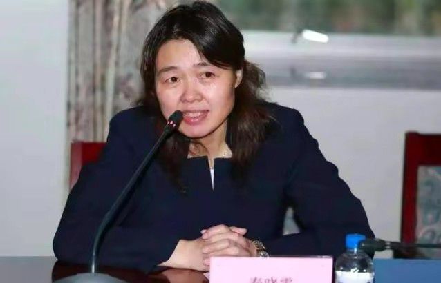 夫妻山里的自拍